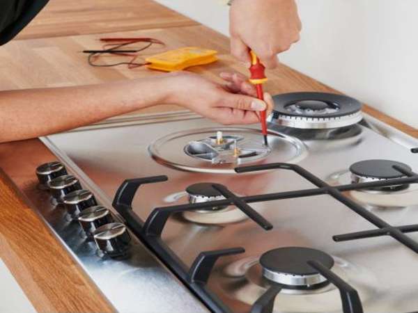 Gas cooking range maintenance and repair at home